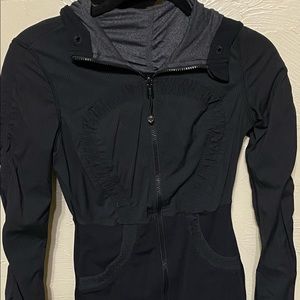 Lululemon - Pre-Owned Black Reversible Jacket Size 4